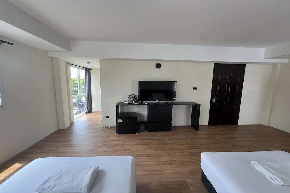 Отель VS Beachfront в Паттайе