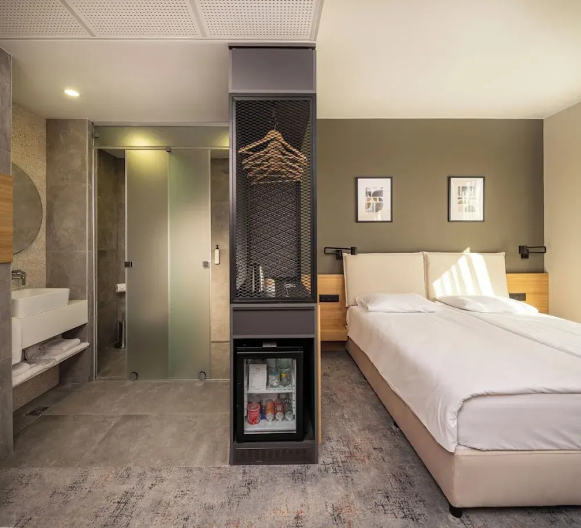 Standard room with city view