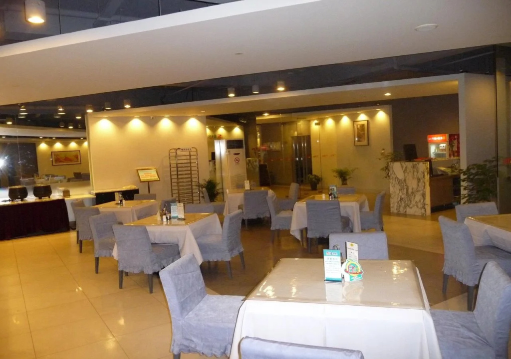 Food & Beverage