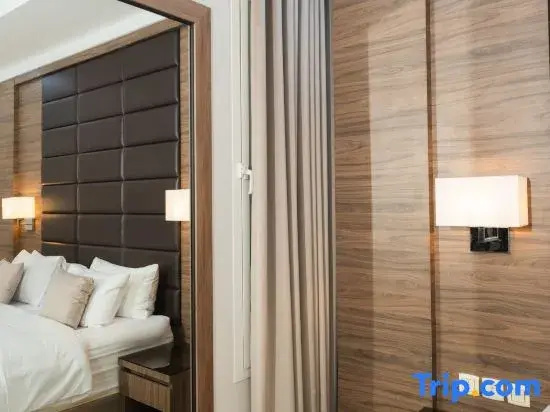 Deluxe Double room (full double bed)