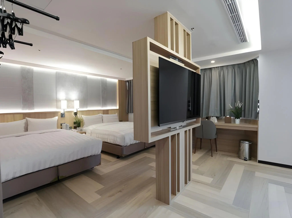 Silken Hotel — 5