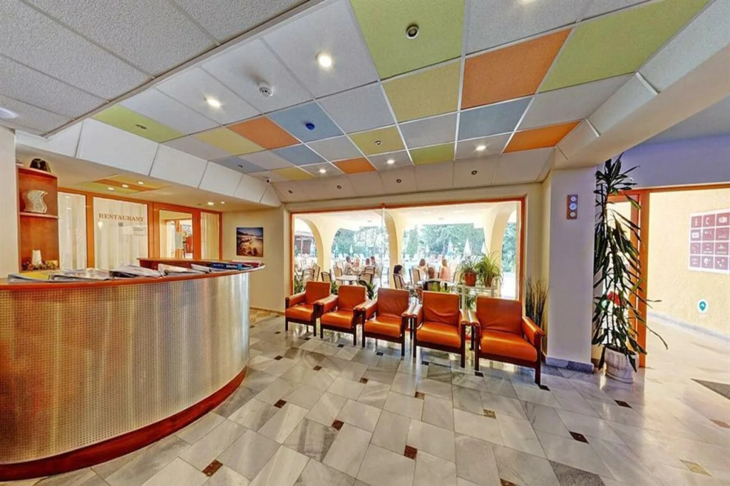 Lobby & Reception