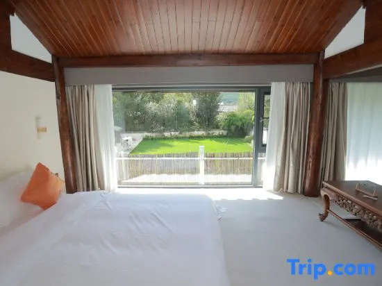 Standard Double room with courtyard view (full double bed)