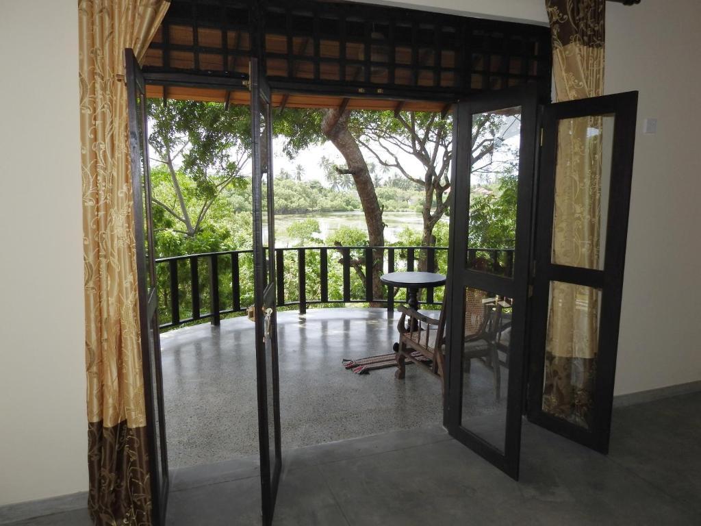 Eagles Nest Cabanas