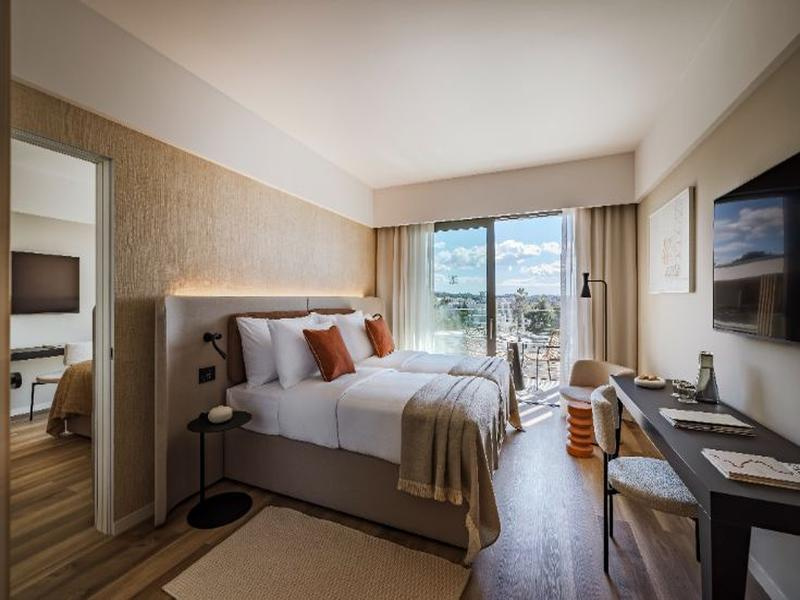 Standard Quadruple room with balcony and with partial sea view