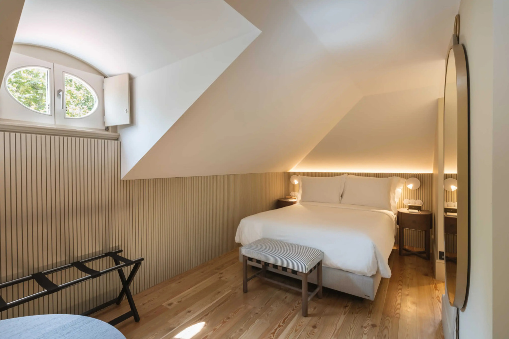 Standard Attic room with park view