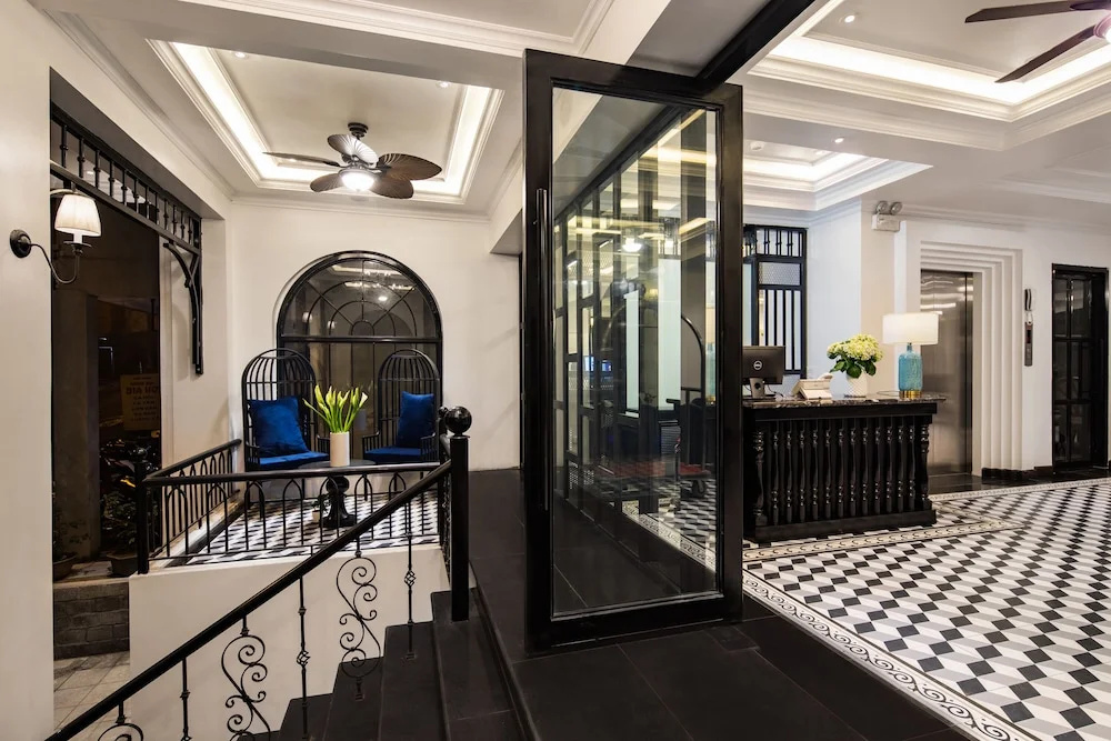 Lobby & Reception