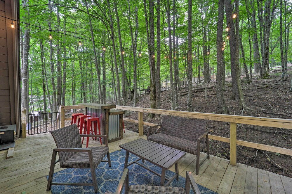 Private Hot Tub: Cabin 1 Mi to Beech Mountain!