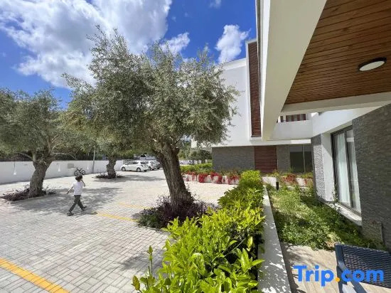 Olive Hill 14 Cozy 2-Bed Garden Apt by HolidayKeys