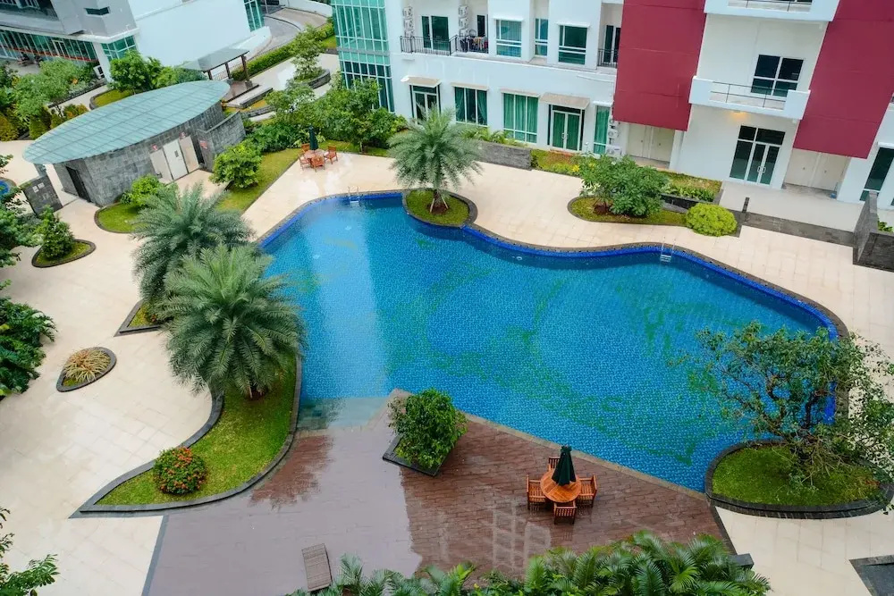 Woodland Park Residence Kalibata View Swimming Pool