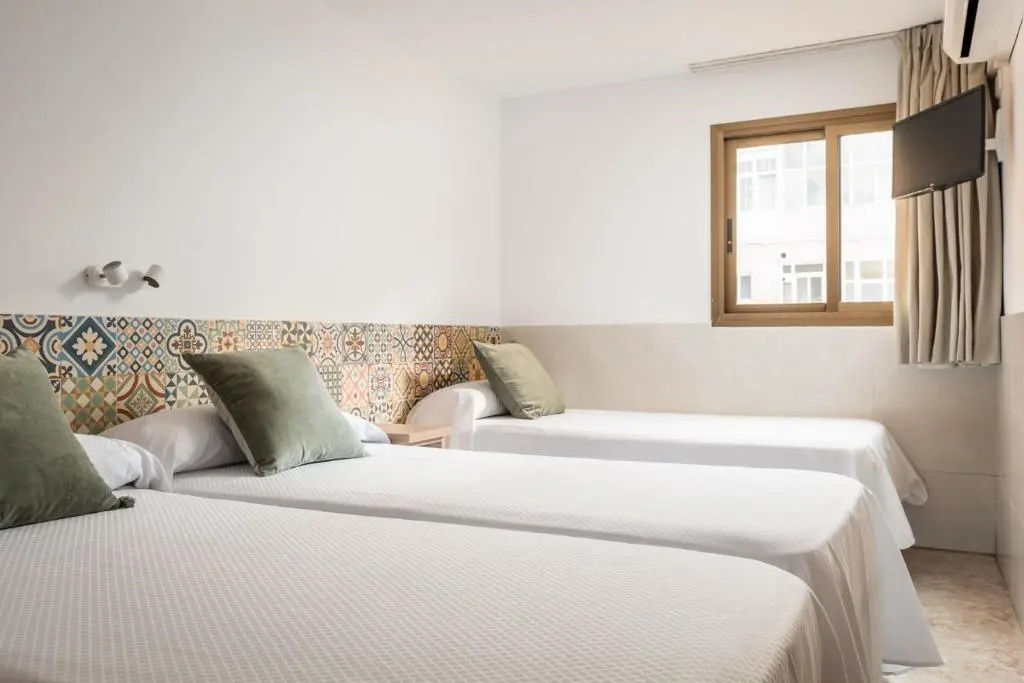 Standard Triple room