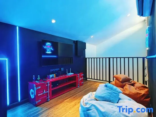 Opulent Oasis/KTV/Pool Table/JB town area/12 pax