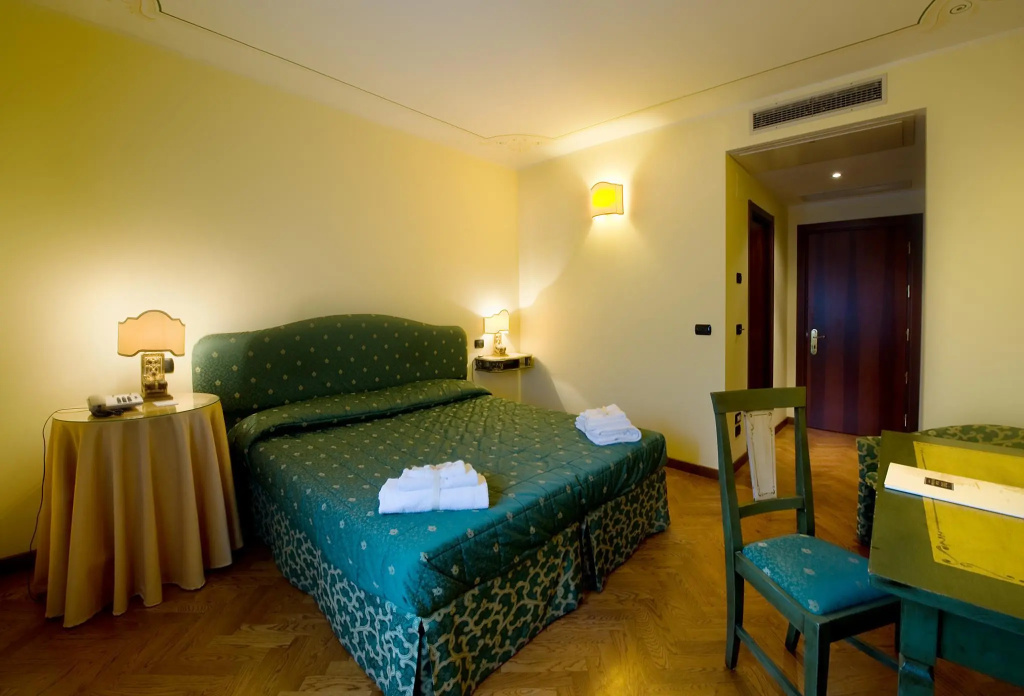 Superior Double room (full double bed)