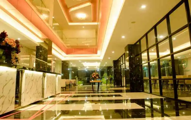 Lobby & Reception