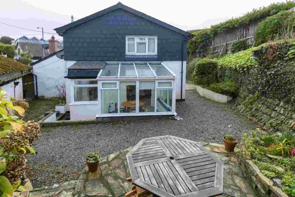 2 Bedrooms Cottage