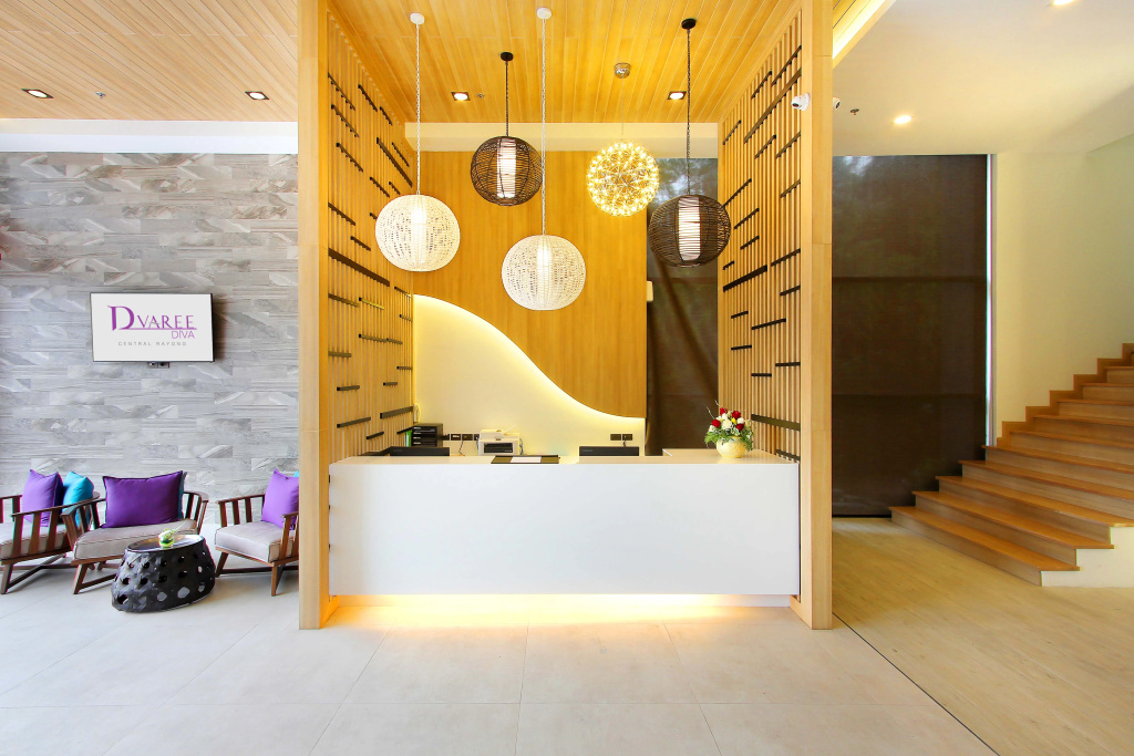 Lobby & Reception