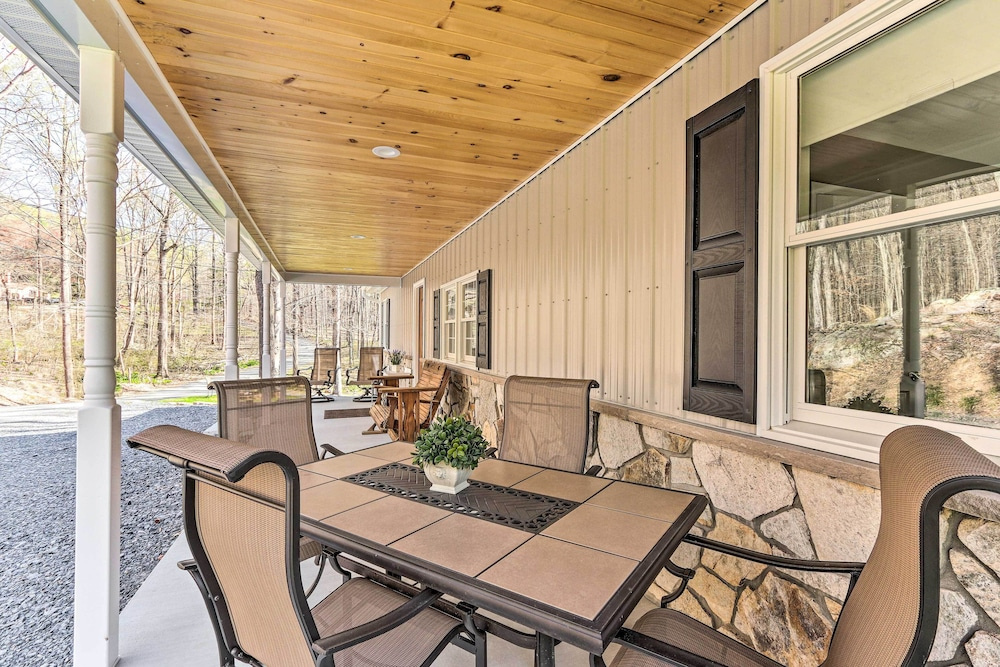 Peaceful & Secluded Knoxville Retreat w/ Deck