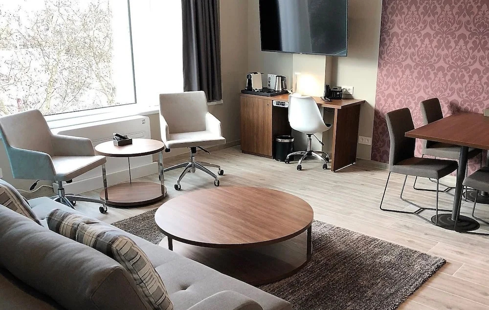 Lobby & Reception