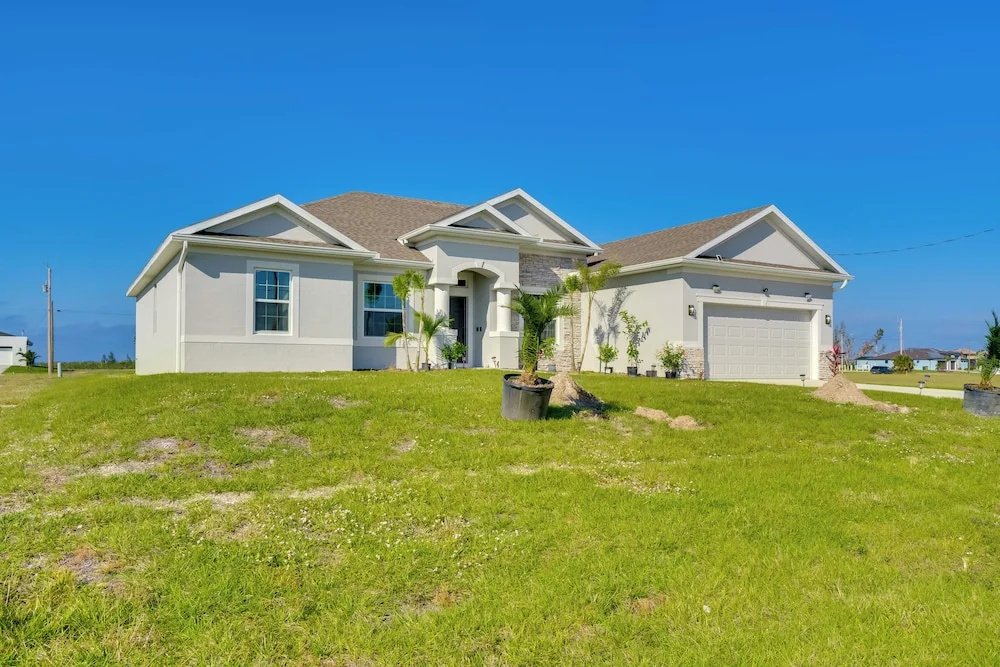 6 Mi to Sirenia Vista: Cape Coral Retreat w/ Grill