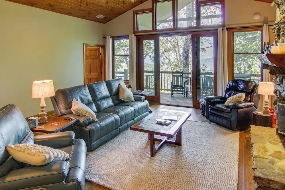 Mtn-view Condo w/ Screened Porch in Burnsville! - фото 2