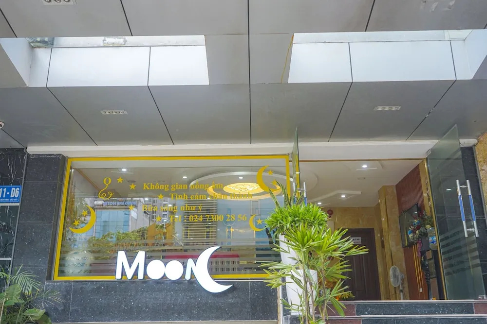 Moon Hotel — фото