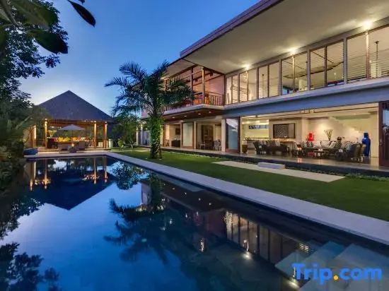 4 Bedrooms Villa