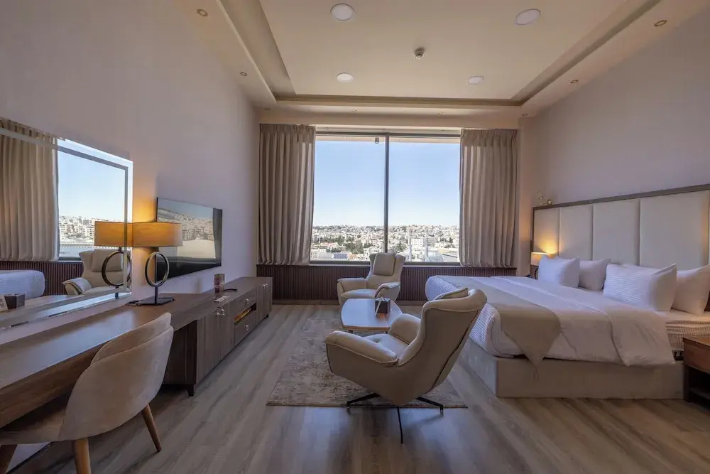 1 Bedroom Standard Double room with city view (full double bed)