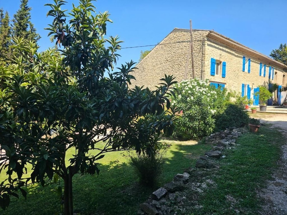 Mas Provençal à flanc de colline