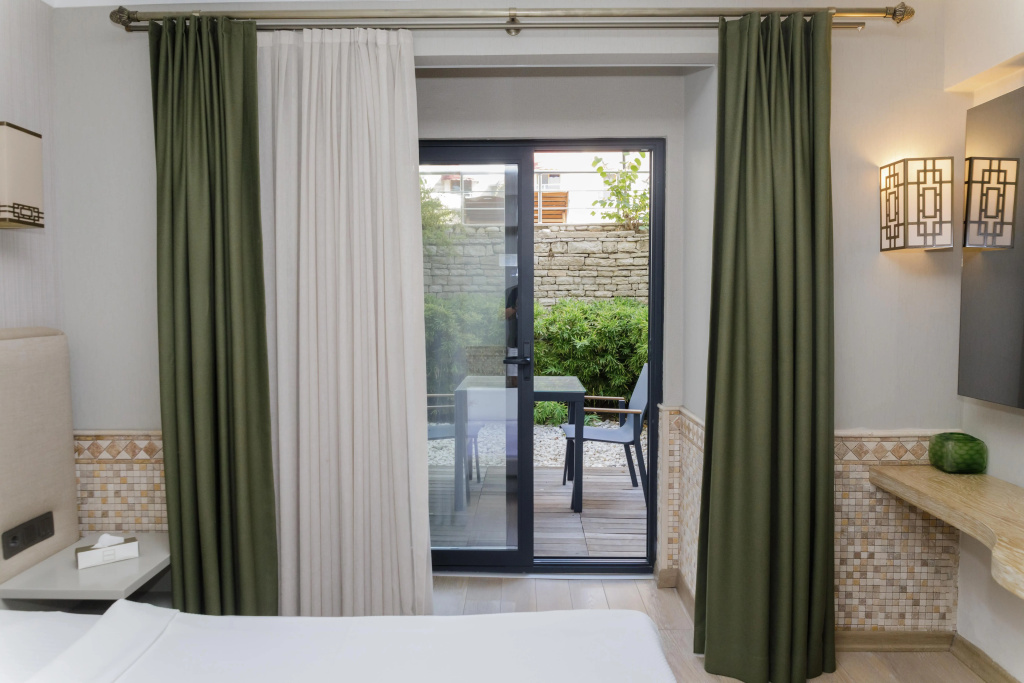Standard Double room with garden view (full double bed)