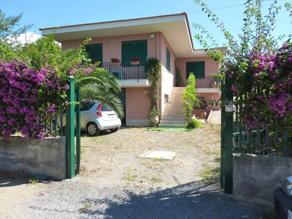 2 bedrooms appartement with sea view and balcony at Taormina 3 km away from the beach