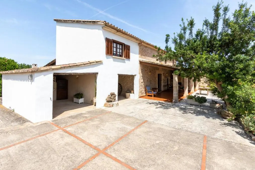 4 Bedrooms Villa