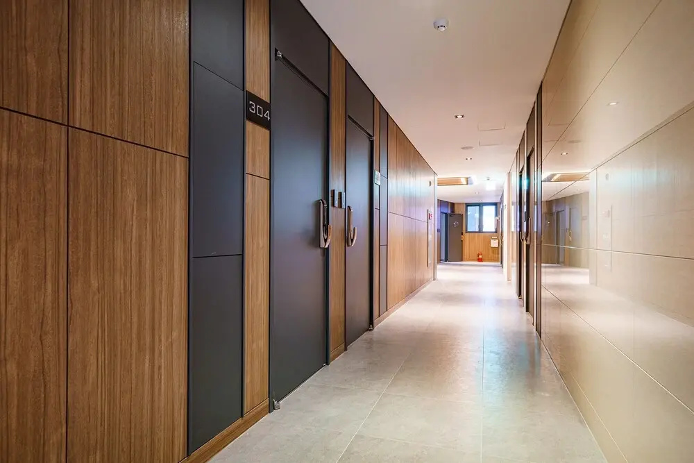 Lobby & Reception