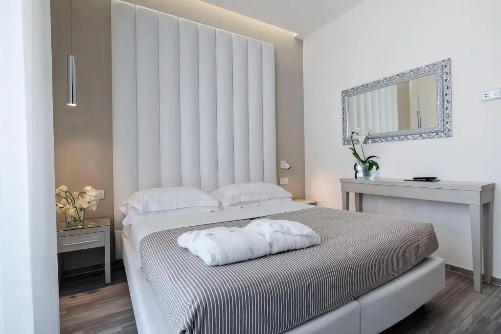 Deluxe Double room with sea view (full double bed)