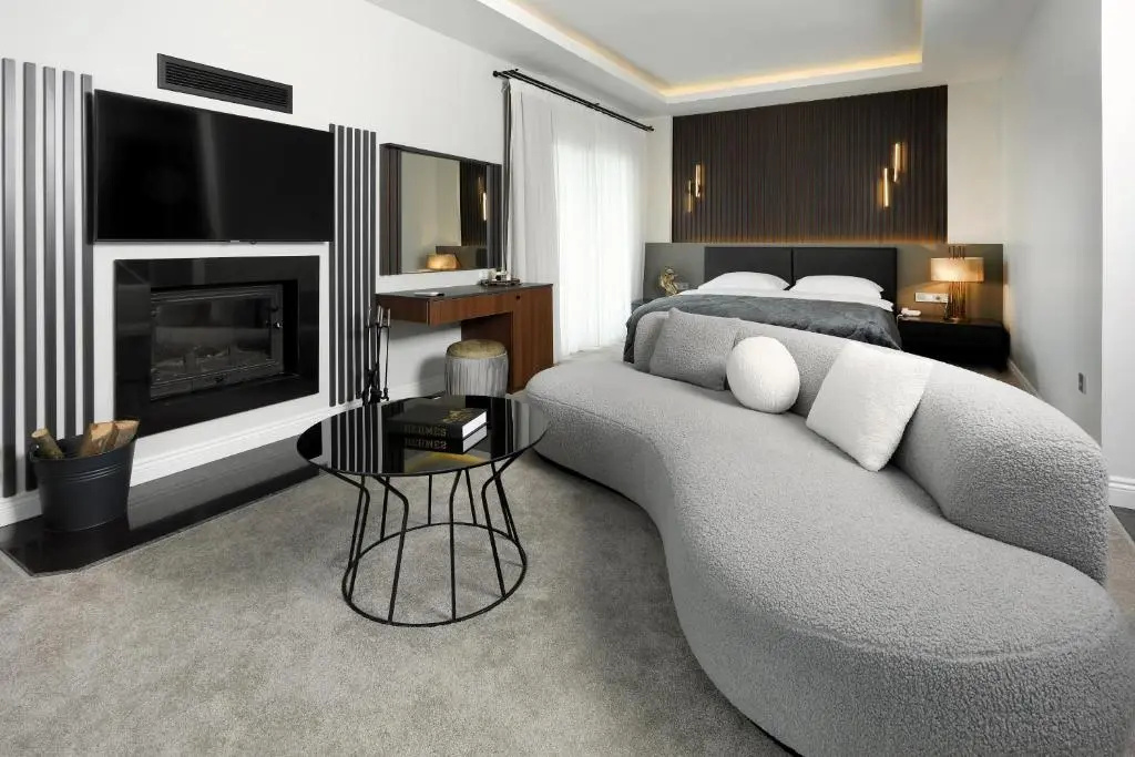 Deluxe Double room (full double bed)