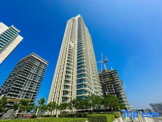 Marina Retreat: Luxurious 3BR Steps from the Beach
