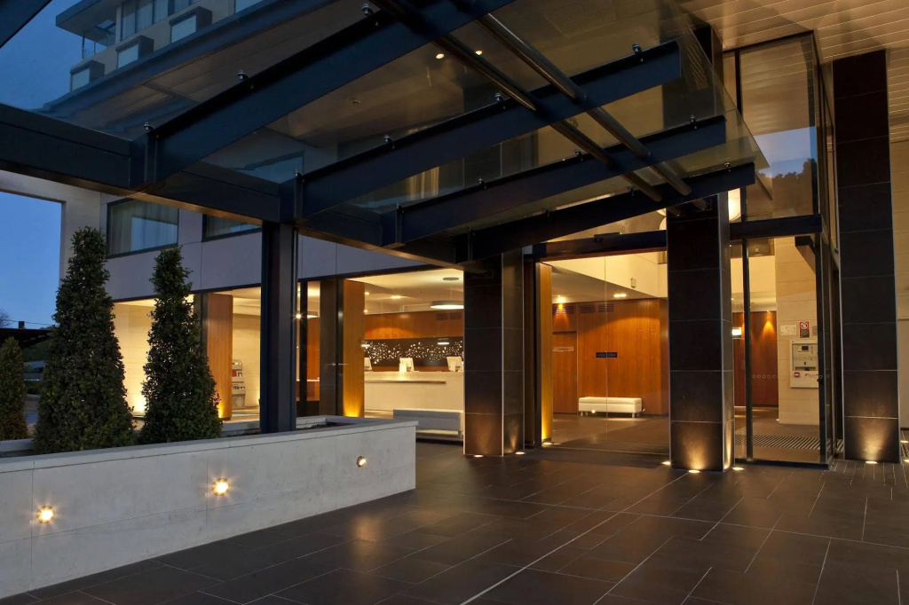 Lobby & Reception