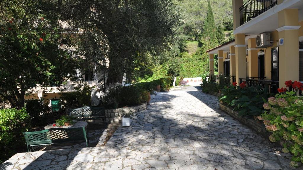 gallery_image_hidden_4