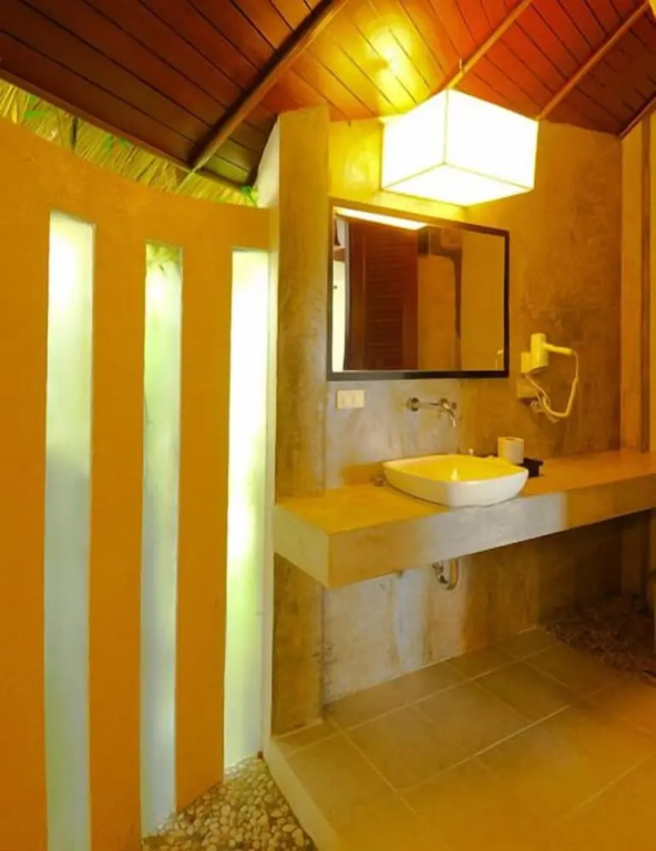 Deluxe Double room (full double bed)