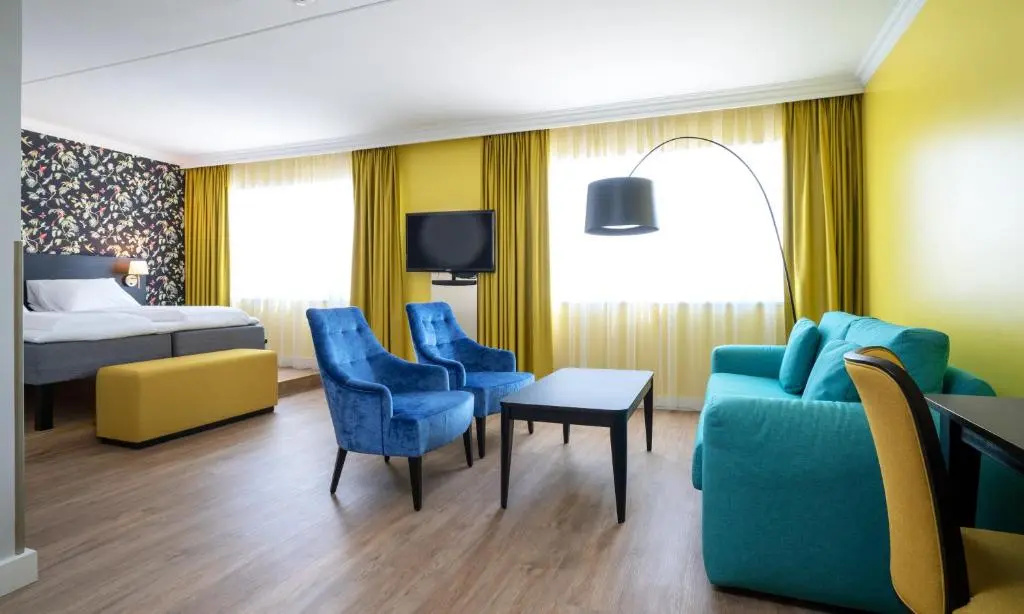 Business Double room (full double bed)