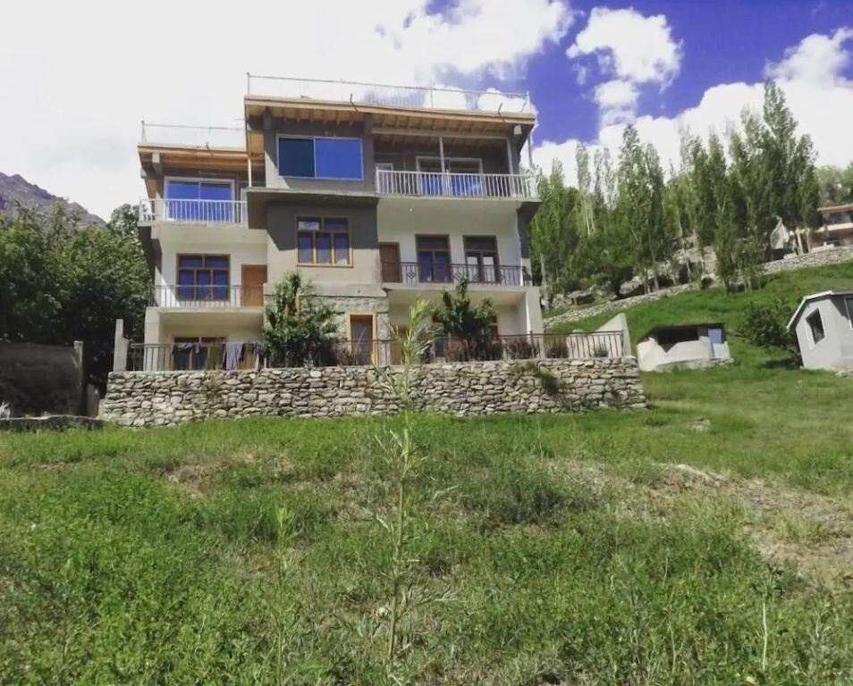 Hunza Lounge