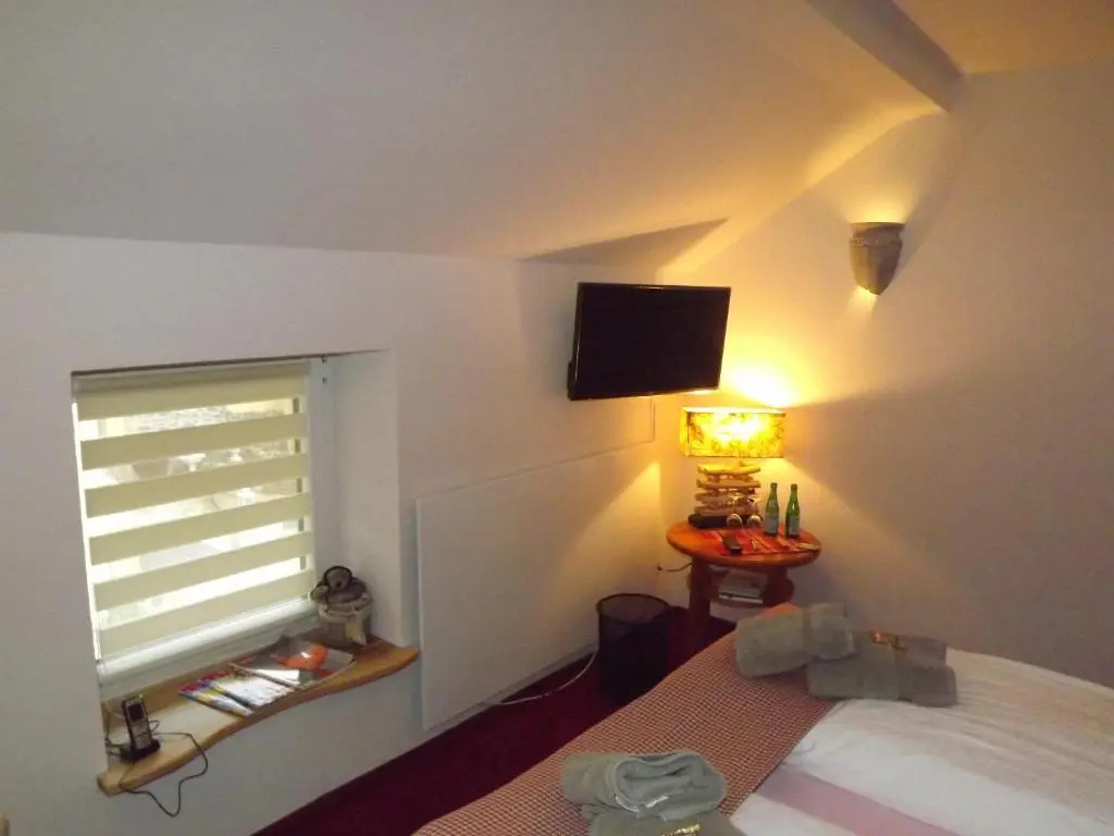 Double room (full double bed)