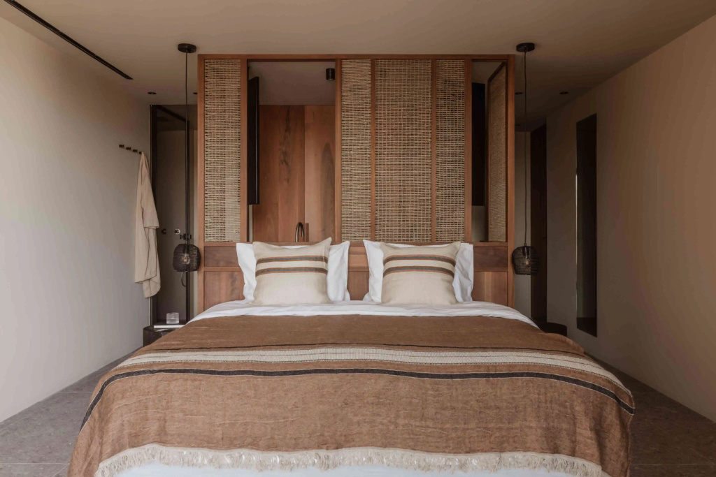 Classic room with balcony and with garden view