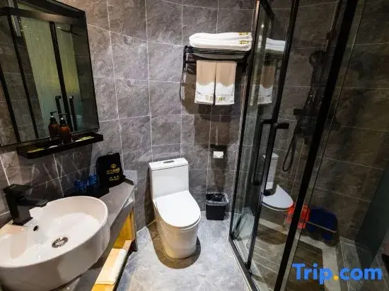 Madrigal hotel 163