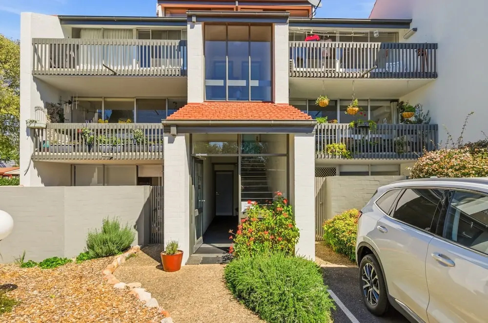 Airy & Arty 2-bed Old Kingston Foreshore