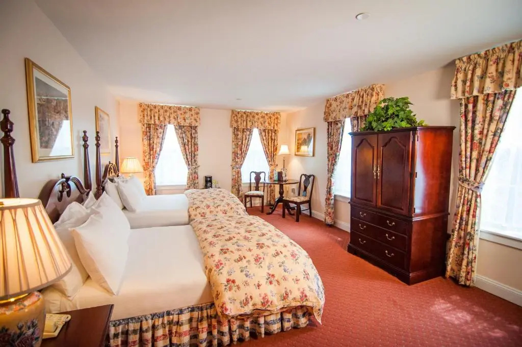 Deluxe Double room (full double bed)