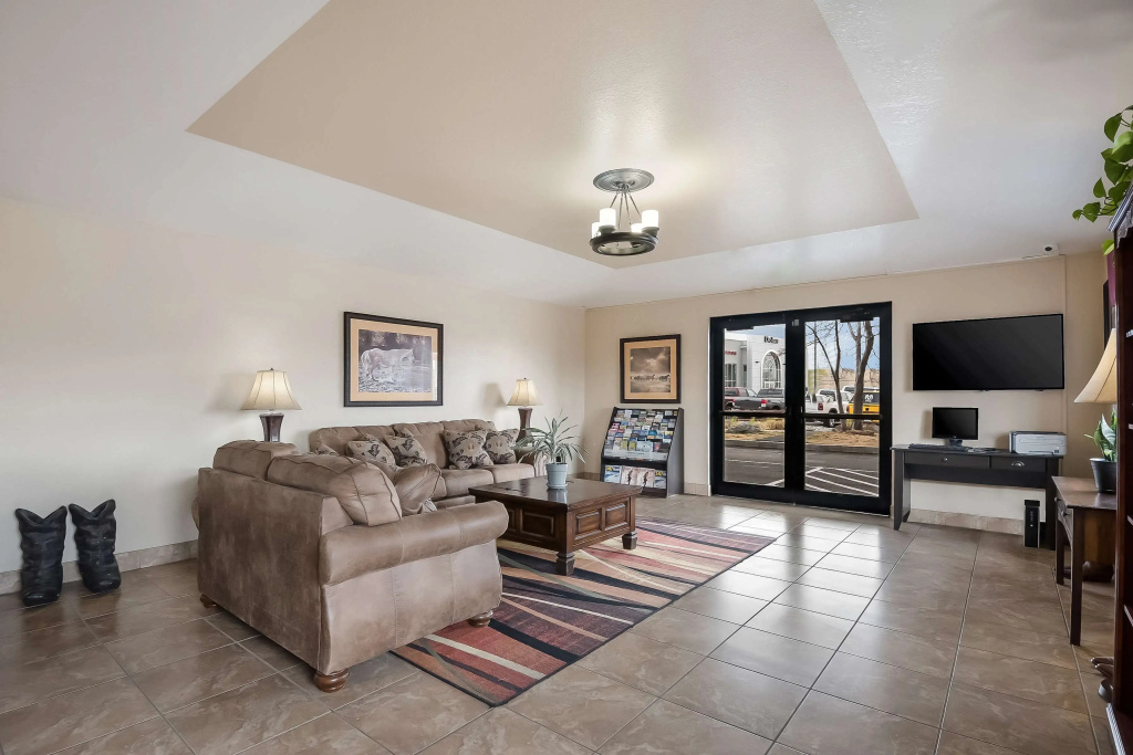 Lobby & Reception