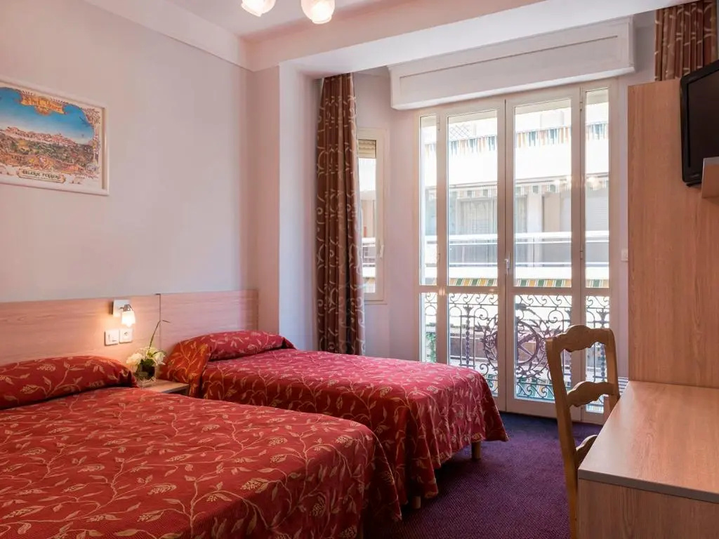 Standard Triple room