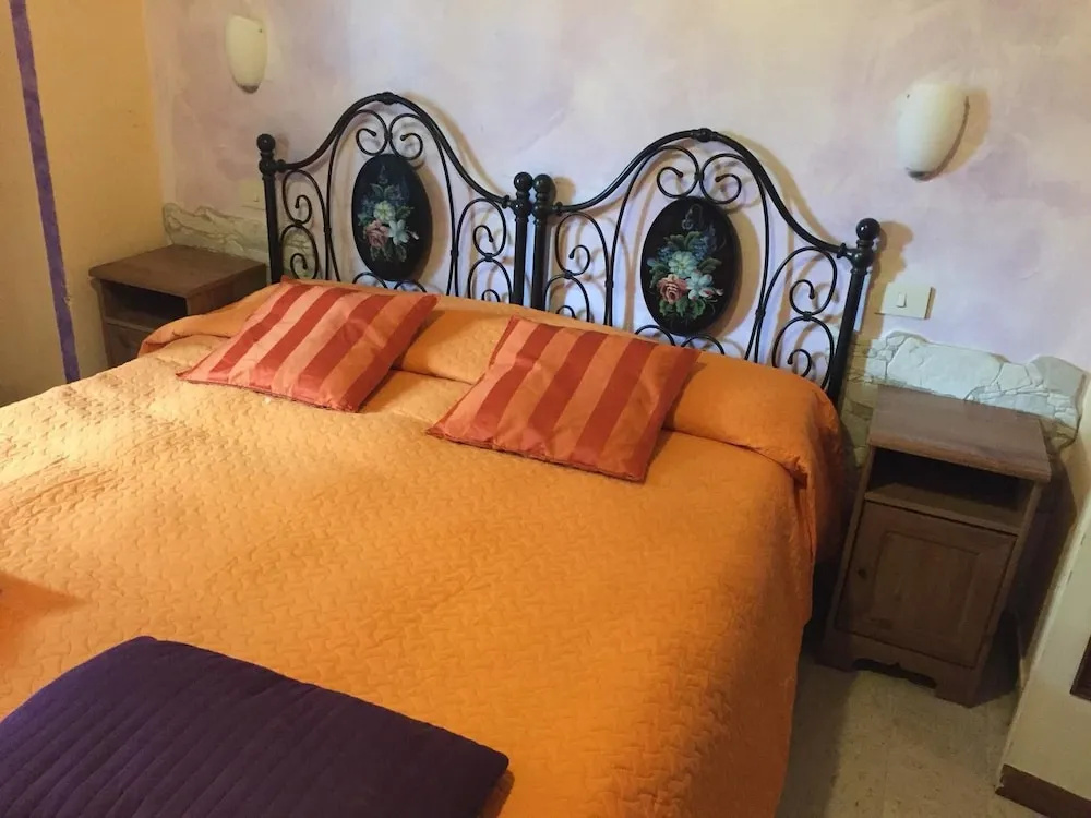 Standard Double room with balcony (full double bed)