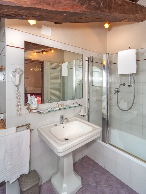 1 Bedroom Economy Quadruple room