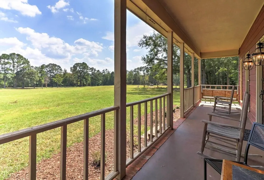 Private Pool & Deck: Quiet Countryside Escape